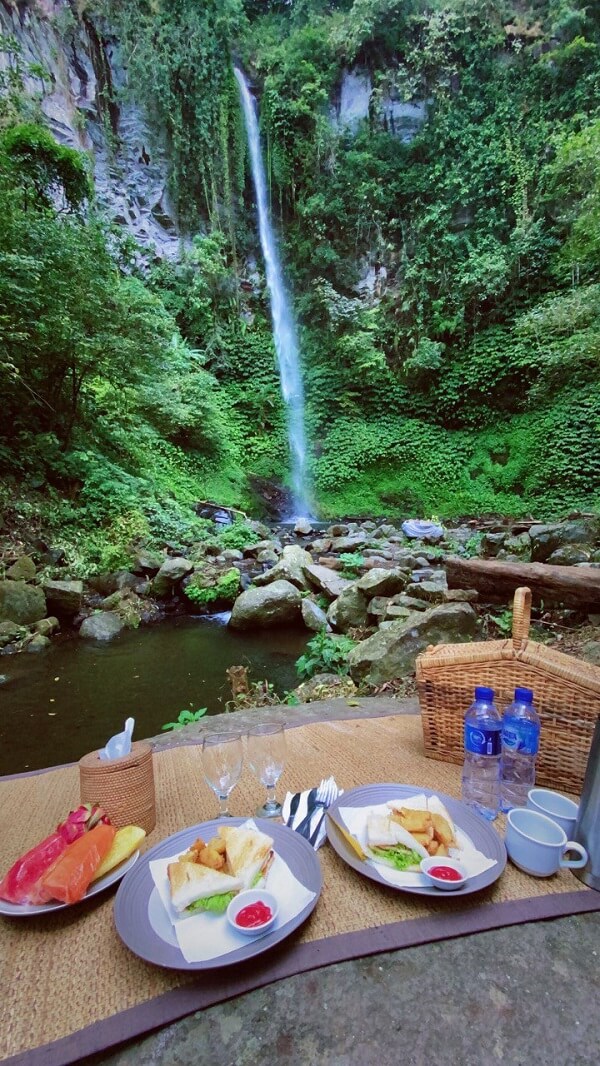 Blahmantung Waterfall picnic
