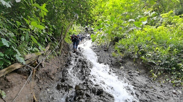 The climb back to Tumpak Sewu Lookout