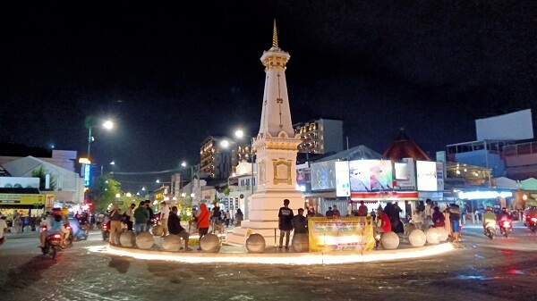is yogyakarta better than bali less tourists
