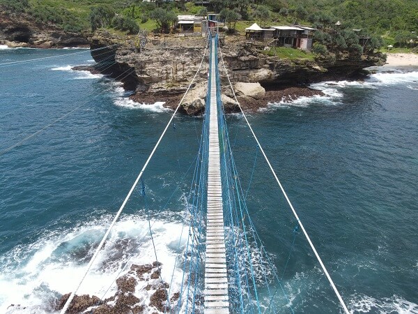 Pantai Timang Gondola Yogyakarta bridge