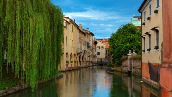 ALTERNATIVES TO VENICE – Where to go to Escape the Crowd