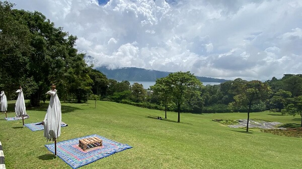 Beautiful Picnic Spots overlooking the lake