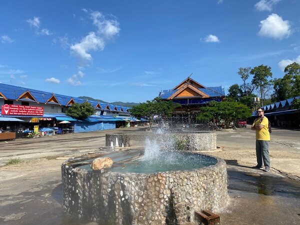 Boiling Roadside Hot Springs on chiang rai tour