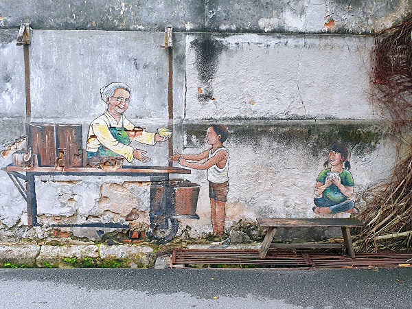 penang street art aunty selling susu
