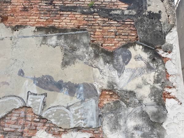 Bruce Lee has seen better days