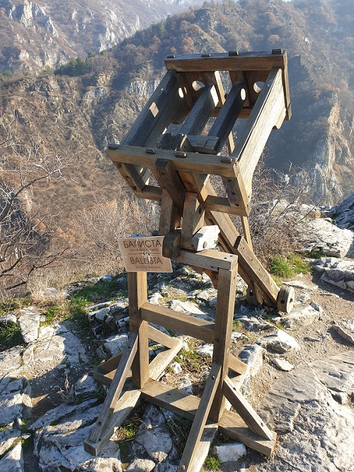 asens fortress The Ballista on the walk to the Fortress