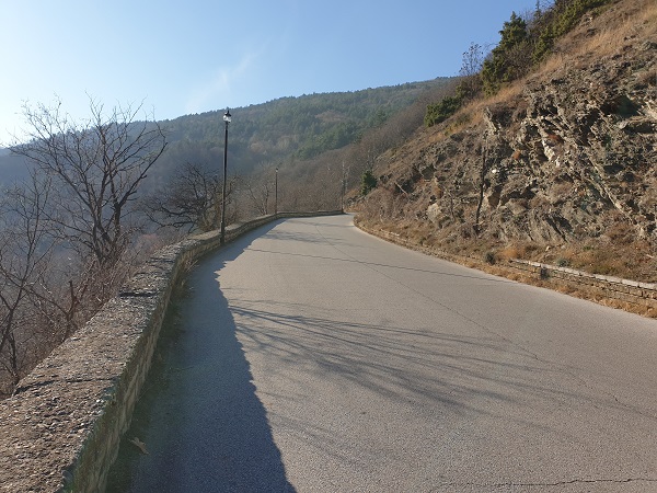 Asens fortress The walk up the road is not very hard