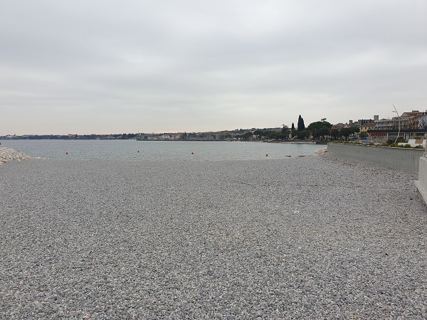 things to do in desenzano del garda beach