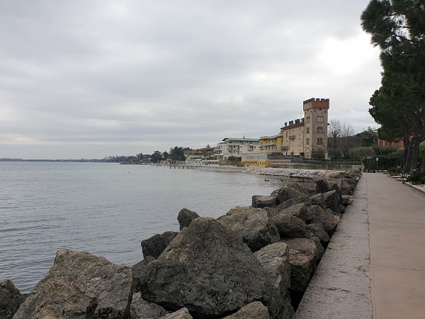 things to do in desenzano del garda walkway