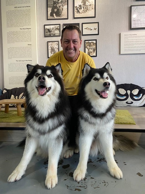 The twins know how to pose together