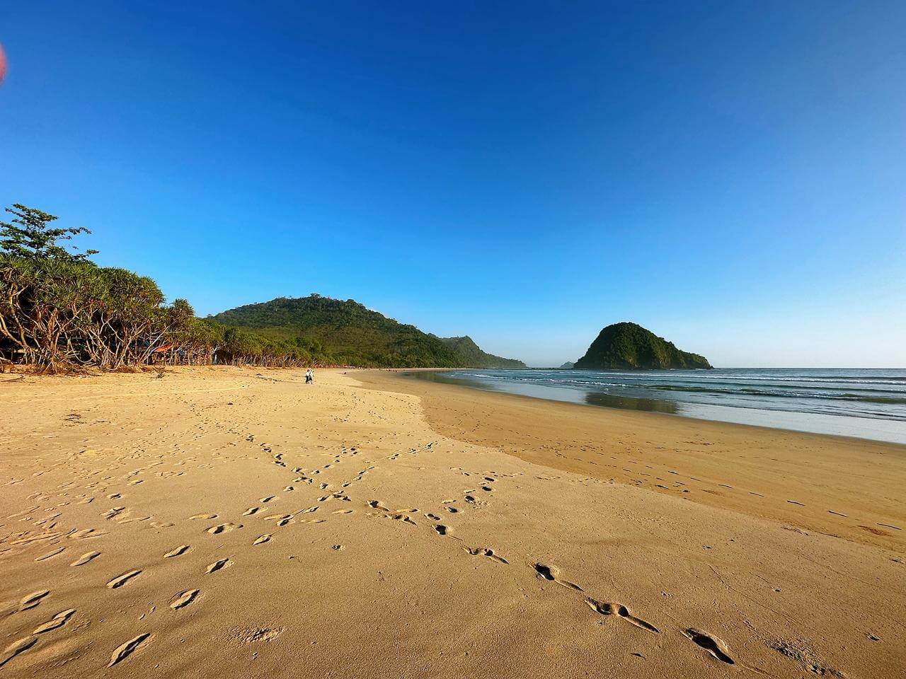 Travel Guide to Pulau Merah, Red Island Banyuwangi