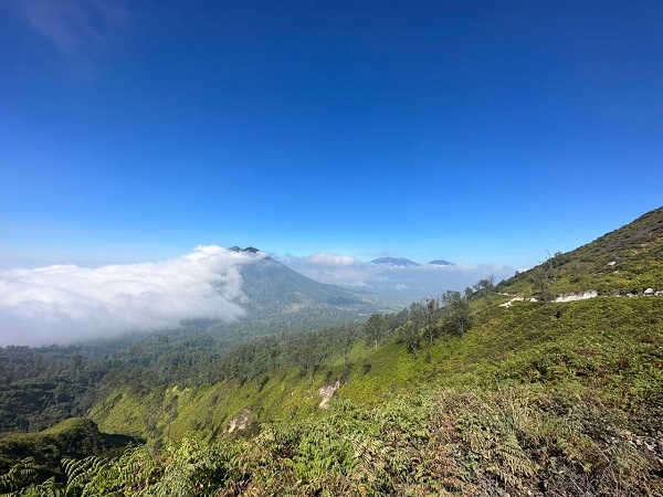 mount ijen hike back down
