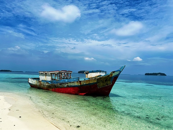 Shipwreck on the beach at Pulau Pelangi