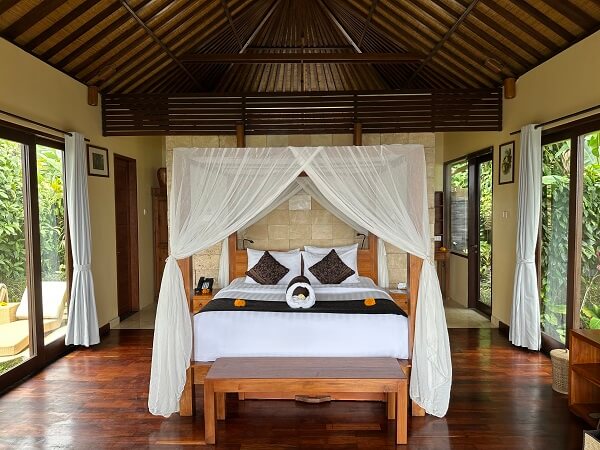 The bed in the jacuzzi villa
