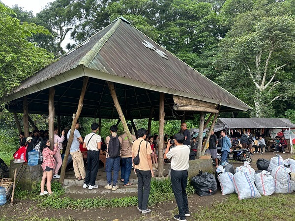 Munduk Moding Plantation community work