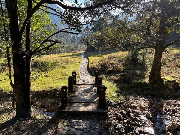 The peaceful walk to the waterfall