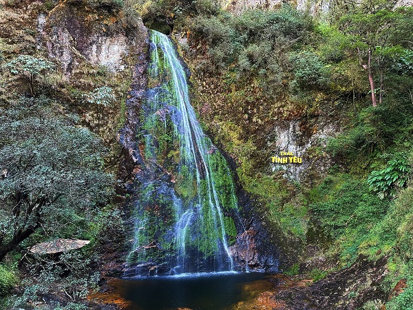 sapa vietnam love waterfall