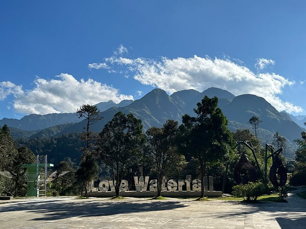 The ticket office is located to the right of this sign