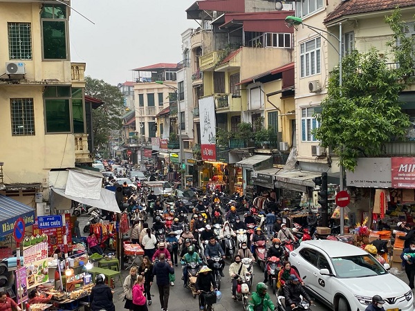 Hanoi travel tips traffic