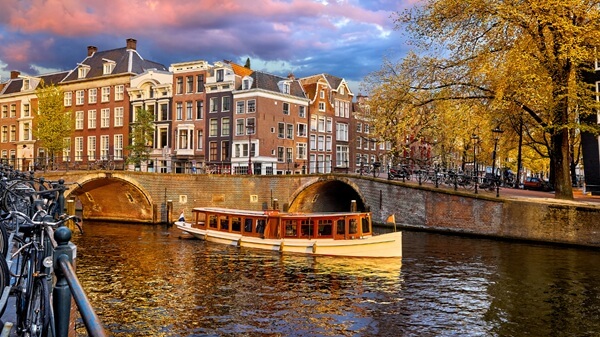 The Netherlands is Safe to Travel Internationally Right now