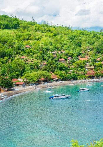 where to eat in amed bali on a budget