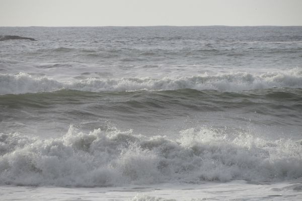 Rippling white waves are common throughout the year, especially in fall and winter.